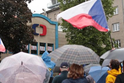 V ceskych krajsich mestach ludia protestovali na podporu verejnopravnych medii