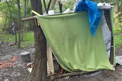 V lukrativnej casti mesta sa objavuju provizorne obydlia Starosta hovori o vzniku novych foriem rodin