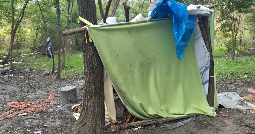 V lukrativnej casti mesta sa objavuju provizorne obydlia Starosta hovori o vzniku novych foriem rodin