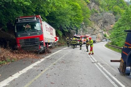 Visnove je opat prejazdne Cim si vodici medzitim presli pod Strecnom