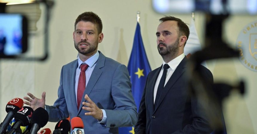 Vlada nevie setrit na sebe preto sikanuje malych podnikatelov tvrdi opozicia