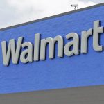 Zisk americkeho retazca Walmart v prvom kvartali uctovneho roka vzrastol