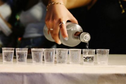 v rusku sa od januara zvysila spotreba dan z alkoholu vodka vyrazne zdrazela