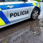 zosuv casti cesty obmedzil dopravu medzi novakmi a nitrianskymi sucanmi vodici sa musia pripravit na zdrzanie