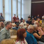 Boja sa pohladu na hroby aj znizenia cien domov v spore o vystavbu cintorina starosta ustupila