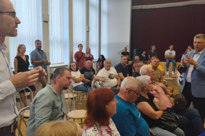 Boja sa pohladu na hroby aj znizenia cien domov v spore o vystavbu cintorina starosta ustupila