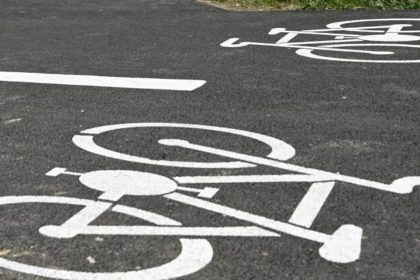 Do skupiny ziakov v Holandsku narazilo auto urady hlasia styri obete vratane troch deti