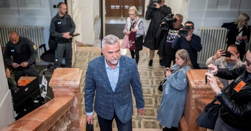 Gasparovi premlali tyri iny Jeden uz bol v obzalobe