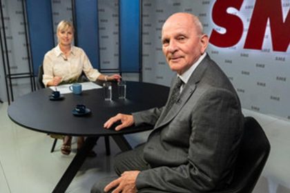 Miklosko v Arene V politike si tu kazdy vzajomne nevie prist na meno Avsak rok zmien s osmicou sa blizi