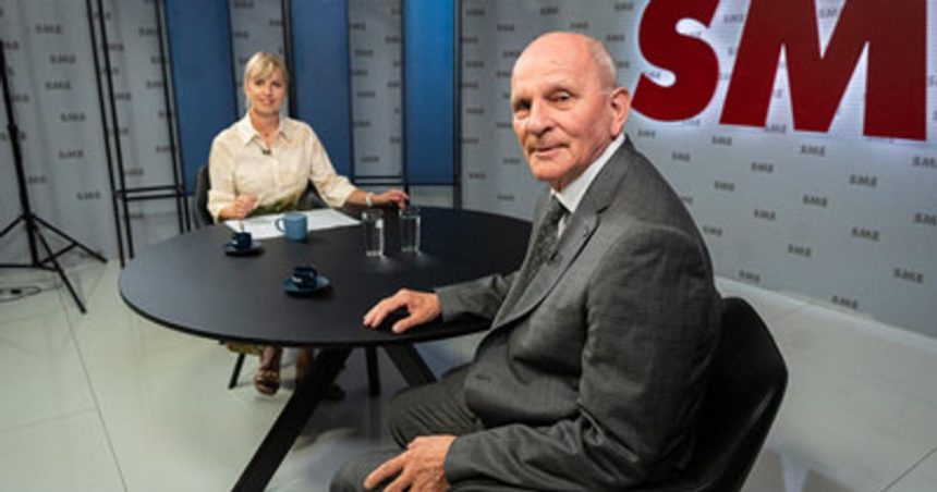 Miklosko v Arene V politike si tu kazdy vzajomne nevie prist na meno Avsak rok zmien s osmicou sa blizi