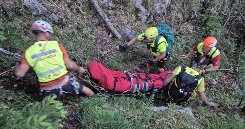 Nad obcou Visnove sa mladik posmykol v blizkosti ferraty a sposobil si zranenia padom