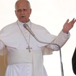 Nasilie nebude mat posledne slovo Papez ukoncil zasadnutie kardinalov vyzvou k pokoju