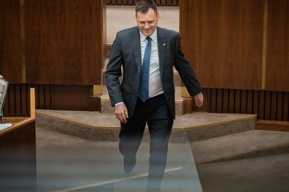 O odvolavani ministra Tarabu sa nerokovalo navrh sa presuva na schoddzu v septembri