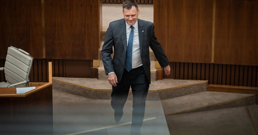O odvolavani ministra Tarabu sa nerokovalo navrh sa presuva na schoddzu v septembri