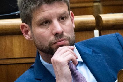 PS nevylucuje ze sa pri opakovanom presuvani a odvolavani obrati na Ustavny sud