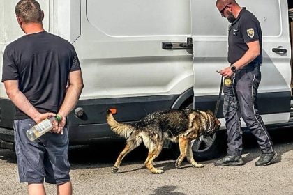 Policajti vykonali osobitnu kontrolu pri vychodnej hranici okrem inho hladali drogy