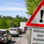 Policia obmedzila vyjazd z Ivanky pri Dunaji pre plynulu premavku
