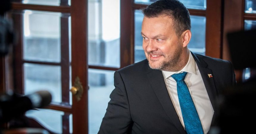 Poslanci opat nezacali odvolavanie Migala Stvrty pokus budu mat o hodinu