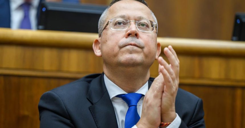 Poslanci podla ocakavania neotvorili schodzu o odvolavani ministrov Kamenickeho a Migala