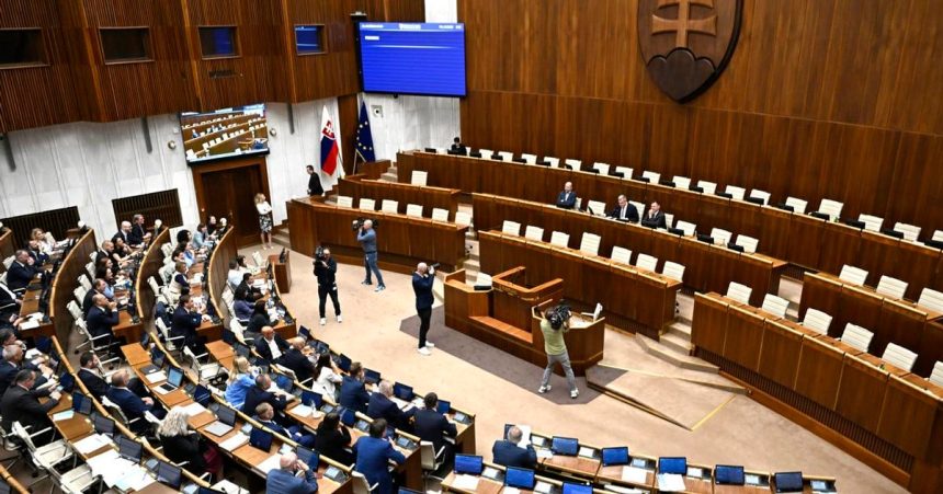 Poslanci v tomto roku zatial schvalili 45 zakonov z toho dva v zrychlenom rezime