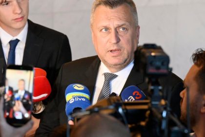 SNS kladie dalsiu podmienku Rozpocet nepodpori ak dochodky ludi nad 90 rokov nestupnu