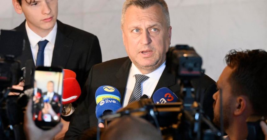SNS kladie dalsiu podmienku Rozpocet nepodpori ak dochodky ludi nad 90 rokov nestupnu