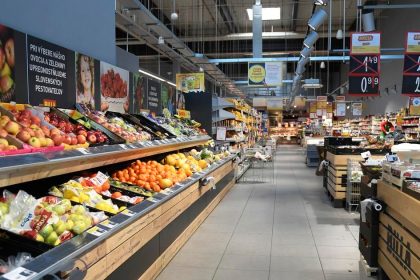 Slovaci od pandemie minaju podla analytika viac na potraviny a menej na energiu