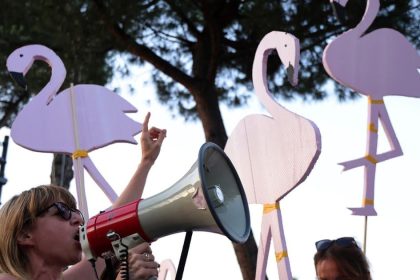 Uz nejde len o plamenaky Albanci sa vzburili vlada moze spomalit cestu do Union