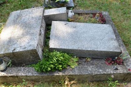 V Jasove vandal poskodil 22 nahrobnych kamenov Policia zacala trestne stihanie