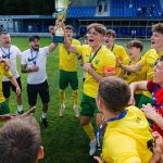 Vitazna rozlucky s trenrom Futbalisti Ziliny oslavuju triumf v Cesko slovenskom pohari