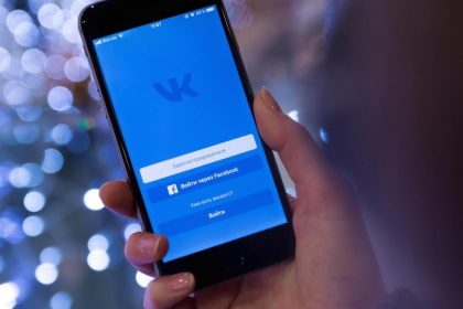 Z Obchodu Play odstranili aplikaciu ruskej sluzby VKontakte