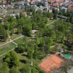 Z historickeho parku zmizlo takmer 150 stromov nasleduje obnova Po mesiacoch je opat otvoreny