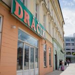 najhorsis vysledok za desat rokov a prepustanie dracik slabne pochybne prispevky pokracuju v pribudani