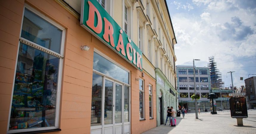 najhorsis vysledok za desat rokov a prepustanie dracik slabne pochybne prispevky pokracuju v pribudani
