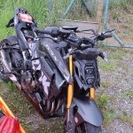 nehoda motorkara v belej po naraze do zvodidiel sa ocitol v starostlivosti zachranarov