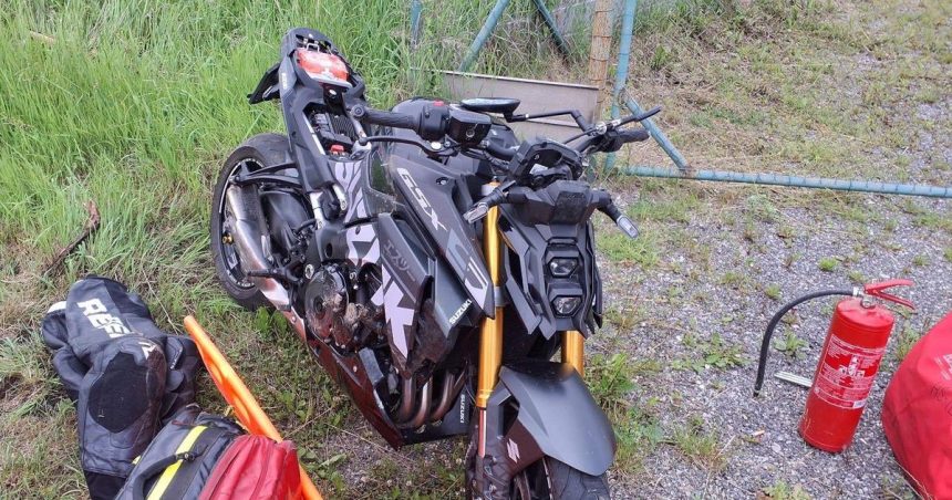 nehoda motorkara v belej po naraze do zvodidiel sa ocitol v starostlivosti zachranarov