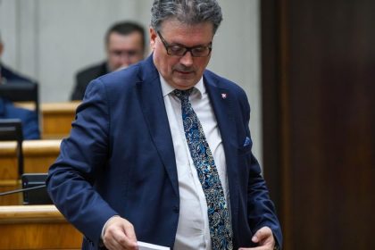 opozicia kritizuje system ePrihlasok hovori o zdlhavom procese a chaose