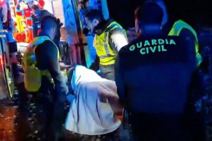 pri zrazke minibusu s cisternovym vozidlom v spanielsku zahynulo pat policajtov