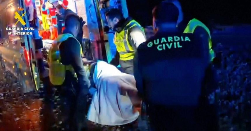 pri zrazke minibusu s cisternovym vozidlom v spanielsku zahynulo pat policajtov