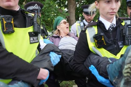 v Britanii poslal sud do vazenia propalestinskych aktivistov za vlamanie sa do izraelskej zbrojovky