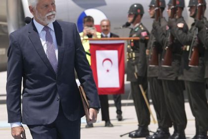 Babiss opat kritizoval Pavla za ucast na samite NATO Prezident ho vyzval na vecnu spolupracu