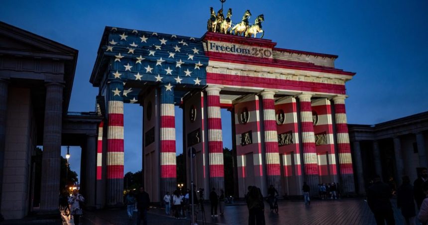 Berlin si pripomenul vyrocie nezavislosti USA vo farbach americkej zastavy