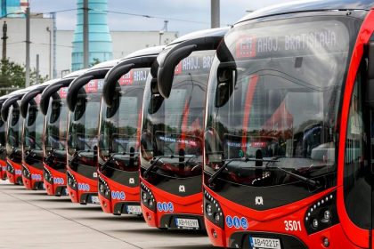 Bratislavsky dopravny podnik predstavil 18 novych dieselovych autobusov