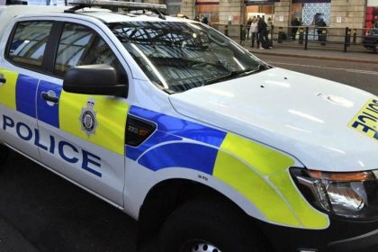 Britska policia vysetruje dary pre Reform UK od matky odsudenho podvodnika