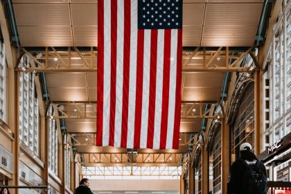 Cina ostro kritizuje nove vizove pravidla usa hrozi odvetnymi opatreniami