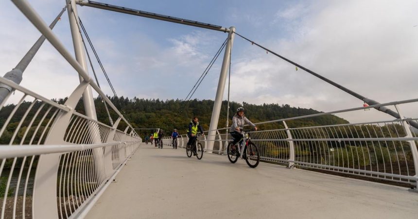 Cyklisticky sen pri Vahu sa stava realitou Nie vsade vsak prebieha jazda bez problemov