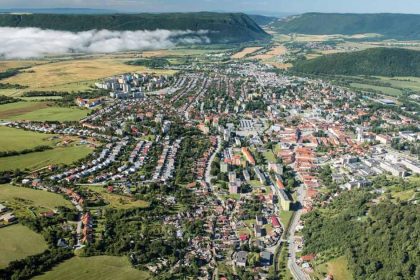 Do centra Roznavy sa po viac ako desatroci vracaju komentovane prehlidky