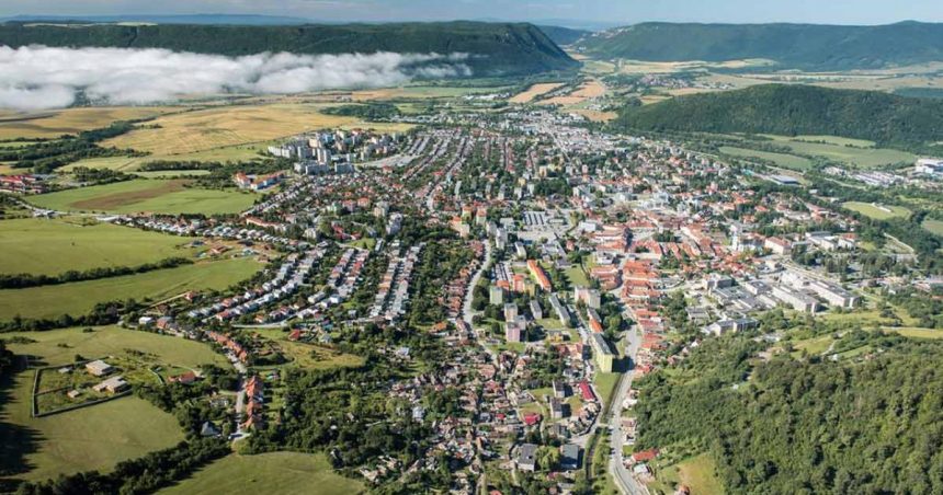 Do centra Roznavy sa po viac ako desatroci vracaju komentovane prehlidky