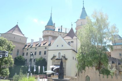 Horucavy menia prevadzku Bojnickeho zamku Muzeum docasne skracuje otvaracie hodiny kvoli vysokym teplotam