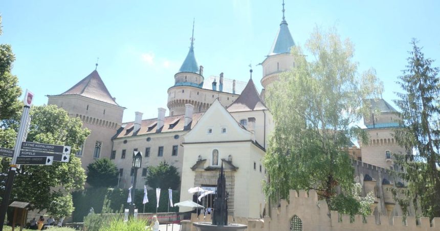 Horucavy menia prevadzku Bojnickeho zamku Muzeum docasne skracuje otvaracie hodiny kvoli vysokym teplotam